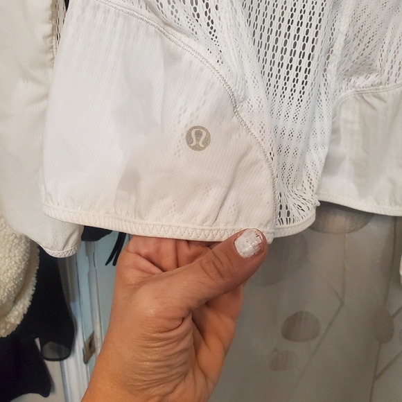 Lululemon light coat - Picture 2 of 3